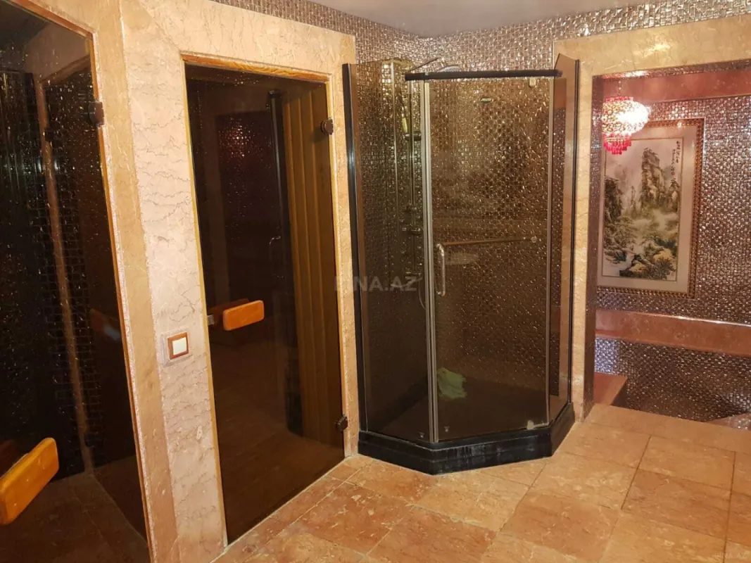 Satılır 7 otaqlı həyət evi 590 m²