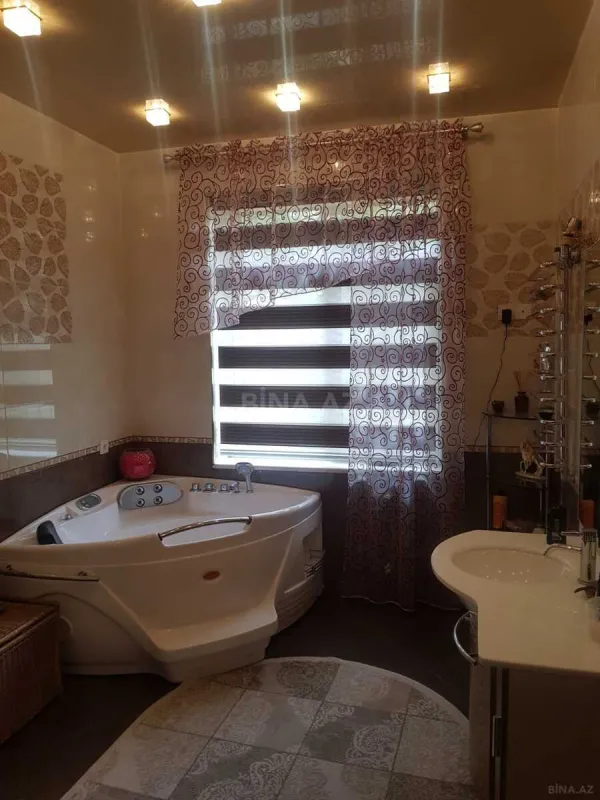 Satılır 7 otaqlı həyət evi 590 m²