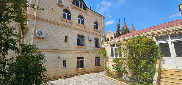 Satılır 7 otaqlı həyət evi 590 m² — Bakı, Badamdar 7 otaq 590.00 m²