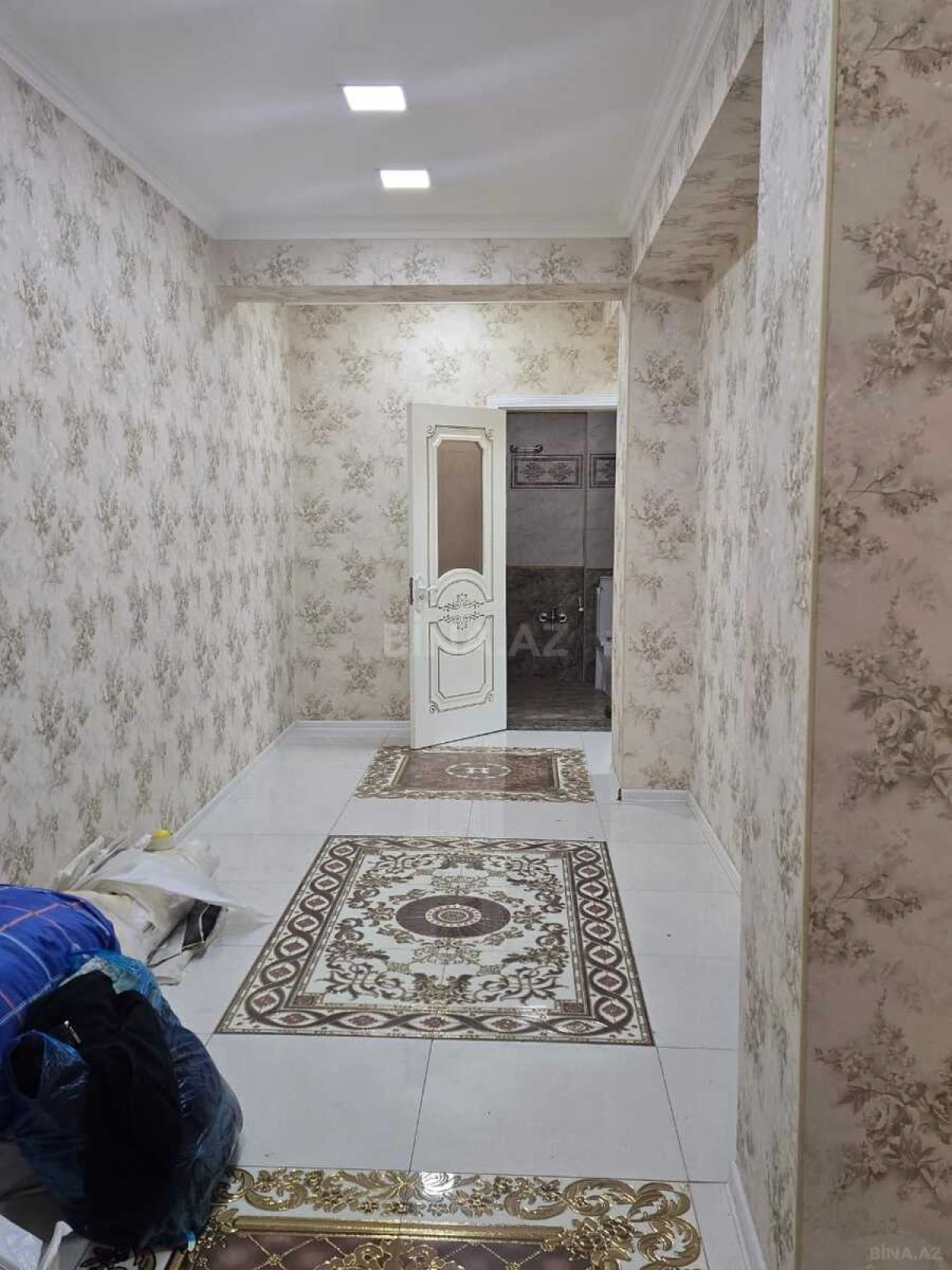 Satılır 2 otaqlı mənzil 83 m²