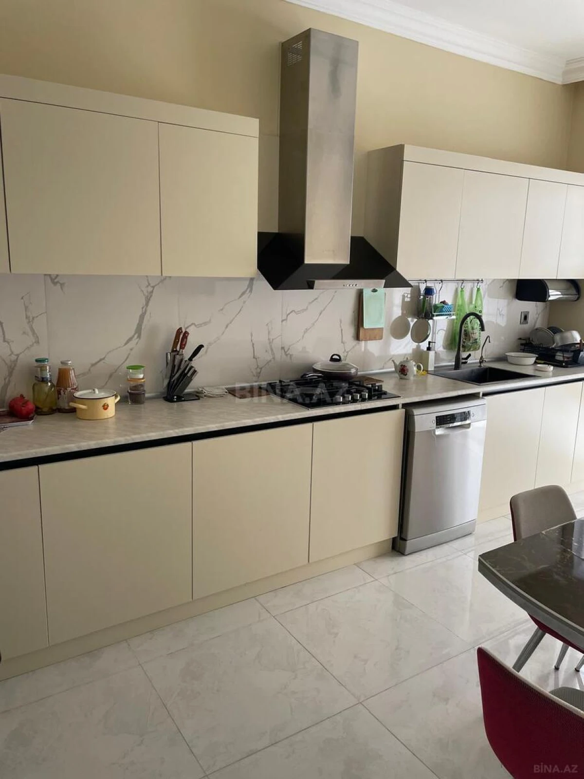 Satılır 3 otaqlı həyət evi 200 m²