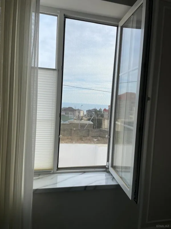 Satılır 3 otaqlı həyət evi 200 m²