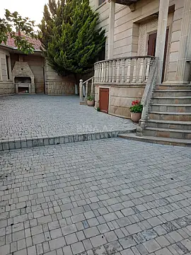 Satılır 7 otaqlı həyət evi 375 m²