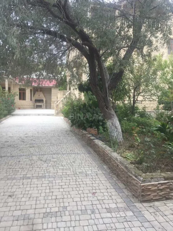 Satılır 7 otaqlı həyət evi 375 m²