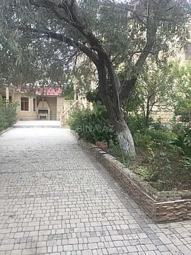 Satılır 7 otaqlı həyət evi 375 m²
