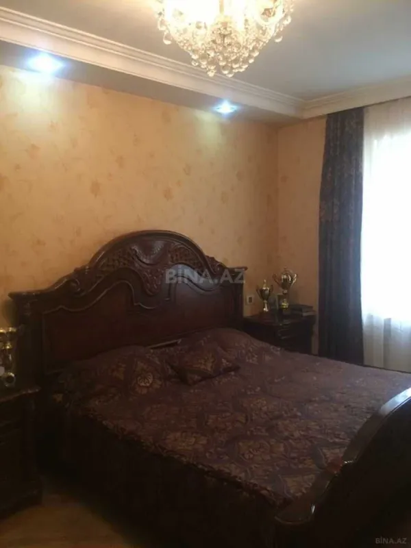 Satılır 7 otaqlı həyət evi 375 m²