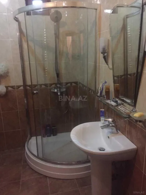 Satılır 7 otaqlı həyət evi 375 m²