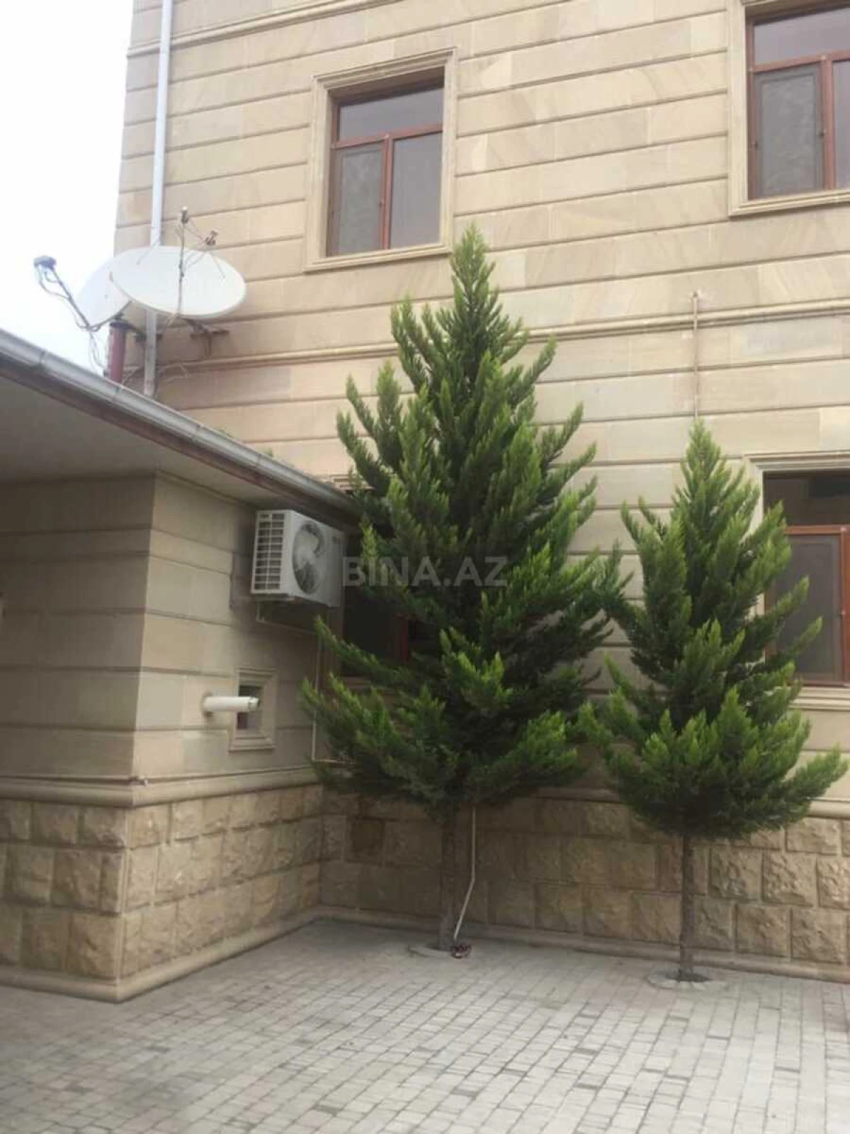 Satılır 7 otaqlı həyət evi 375 m²