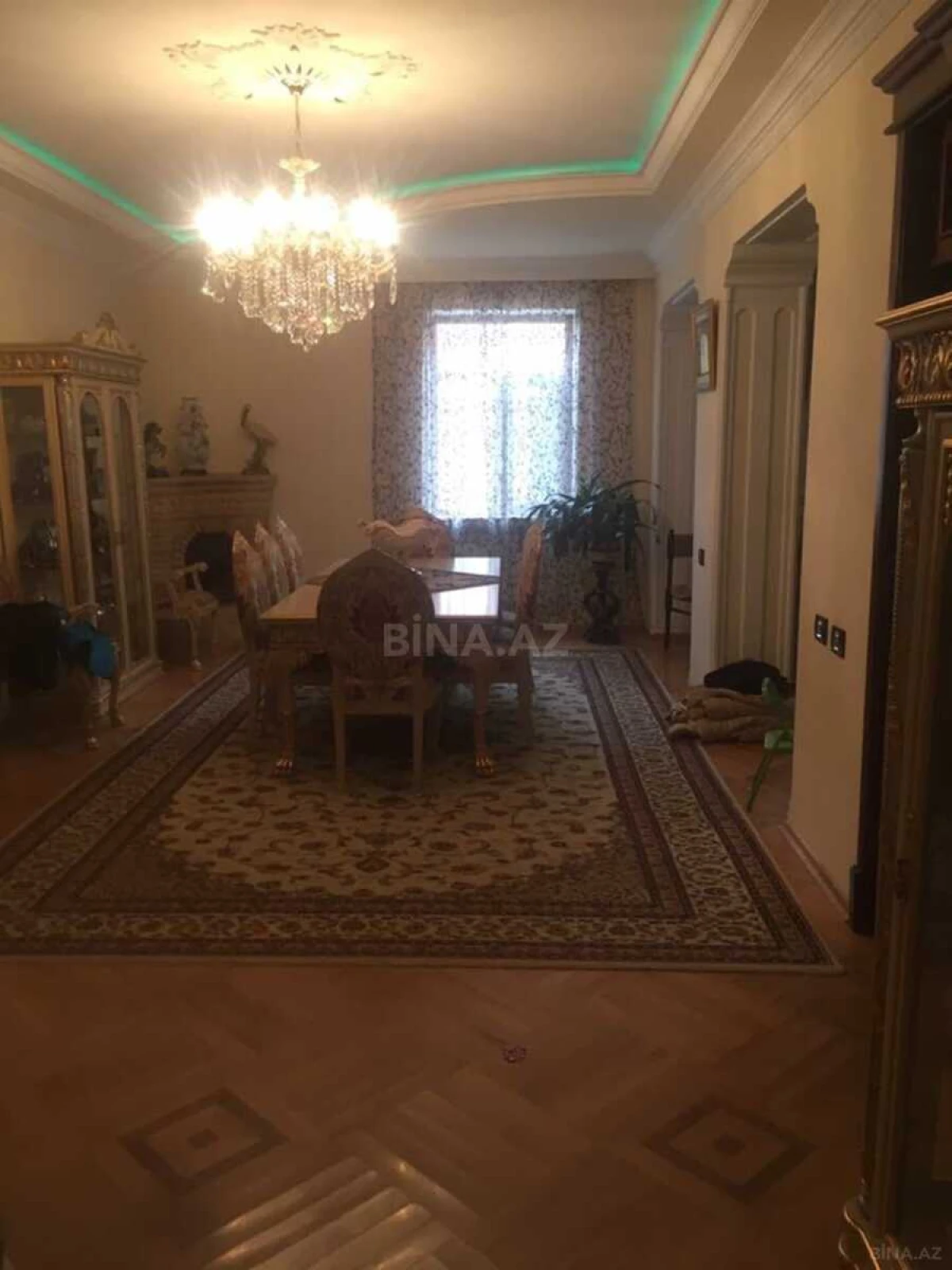 Satılır 7 otaqlı həyət evi 375 m²