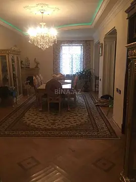 Satılır 7 otaqlı həyət evi 375 m²