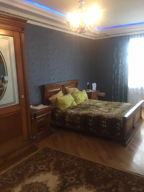 Satılır 7 otaqlı həyət evi 375 m²