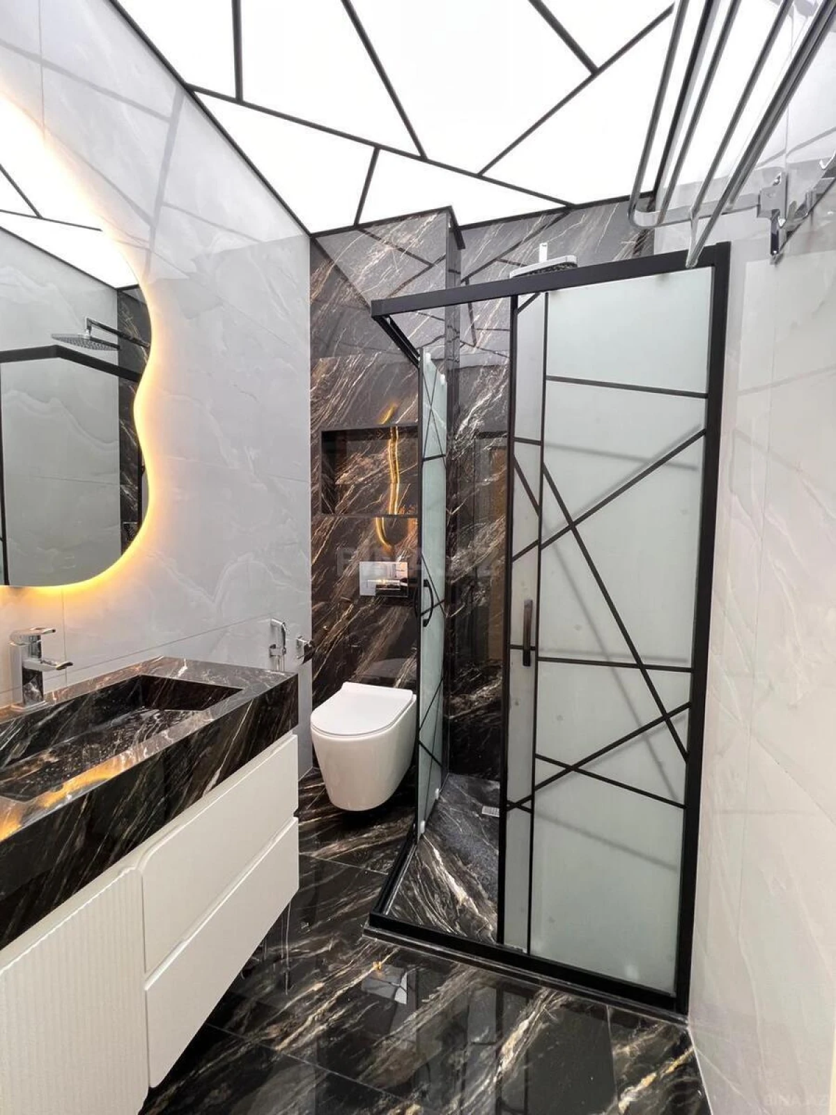 Satılır 3 otaqlı mənzil 115 m²