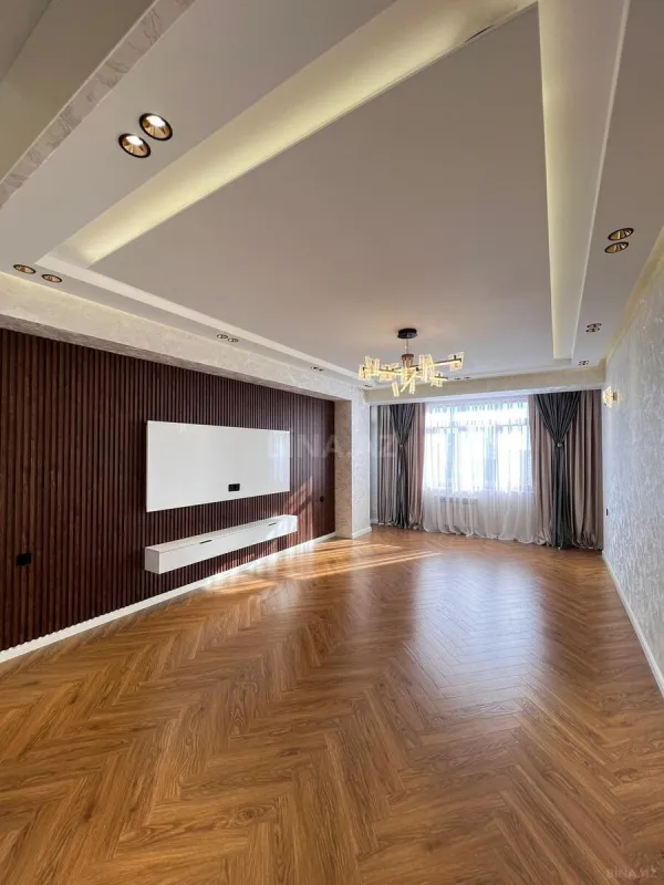 Satılır 3 otaqlı mənzil 115 m²