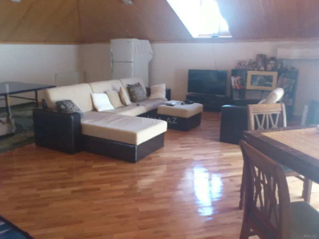 Satılır 8 otaqlı həyət evi 400 m²