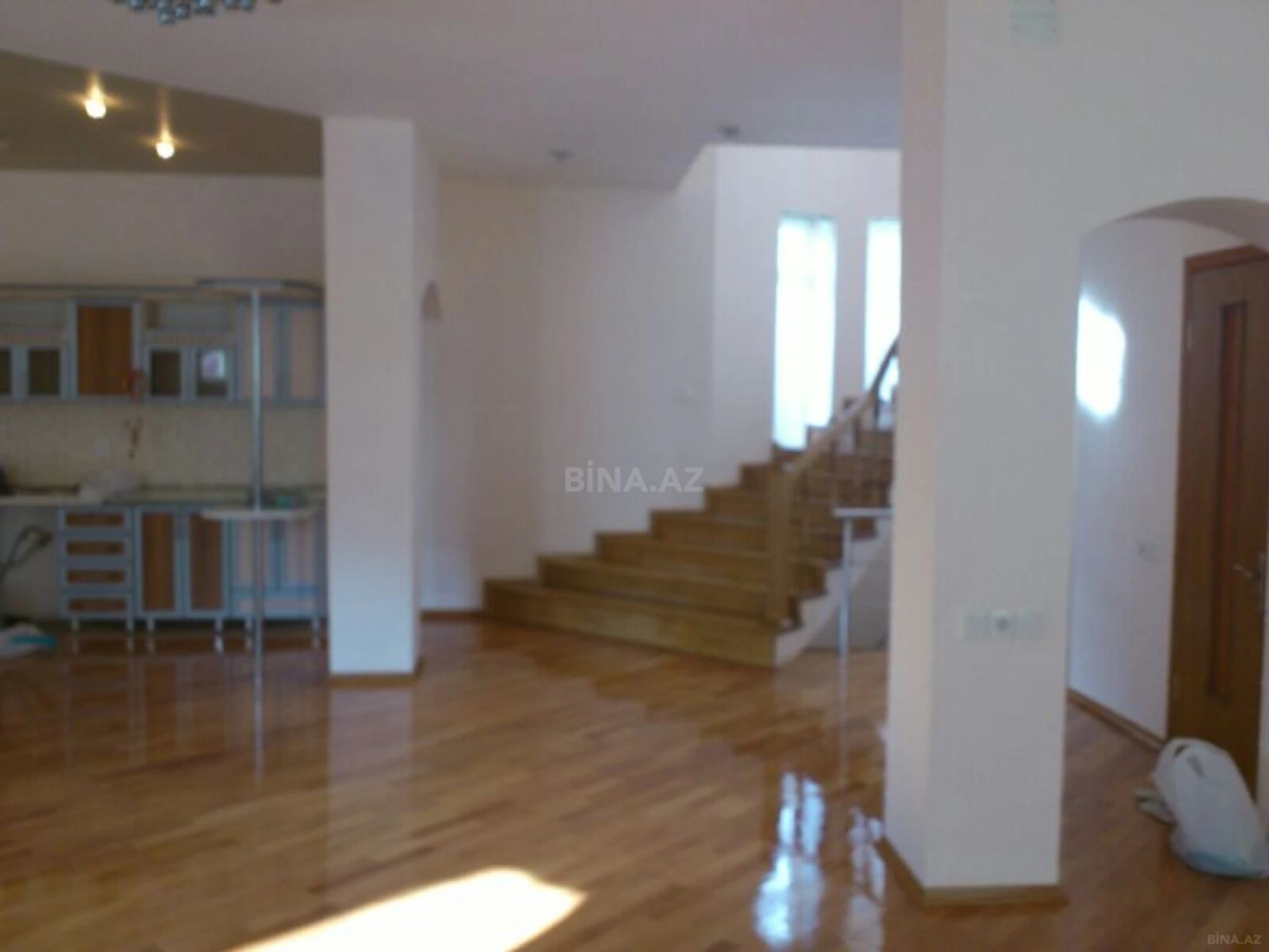 Satılır 8 otaqlı həyət evi 400 m²