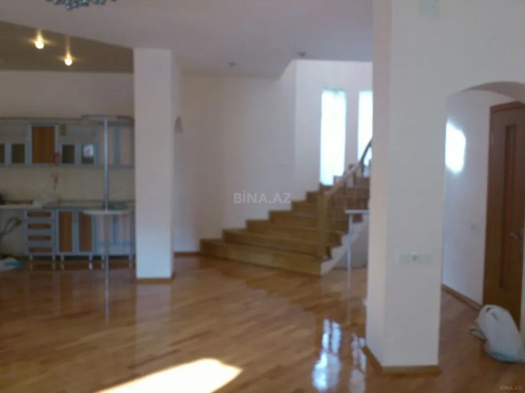 Satılır 8 otaqlı həyət evi 400 m²