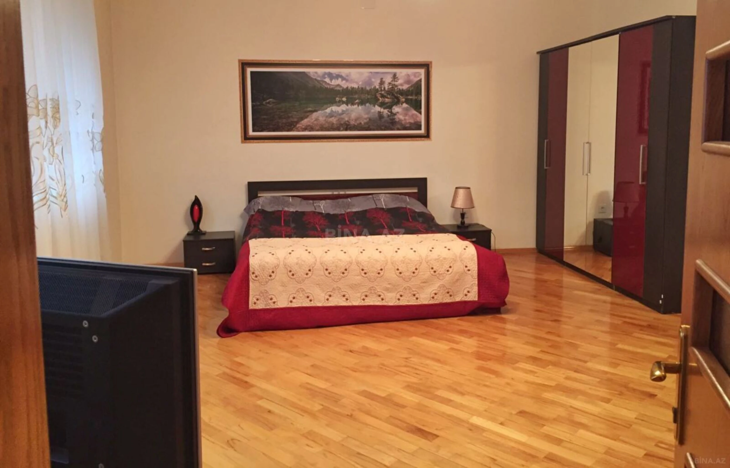 Satılır 8 otaqlı həyət evi 400 m²