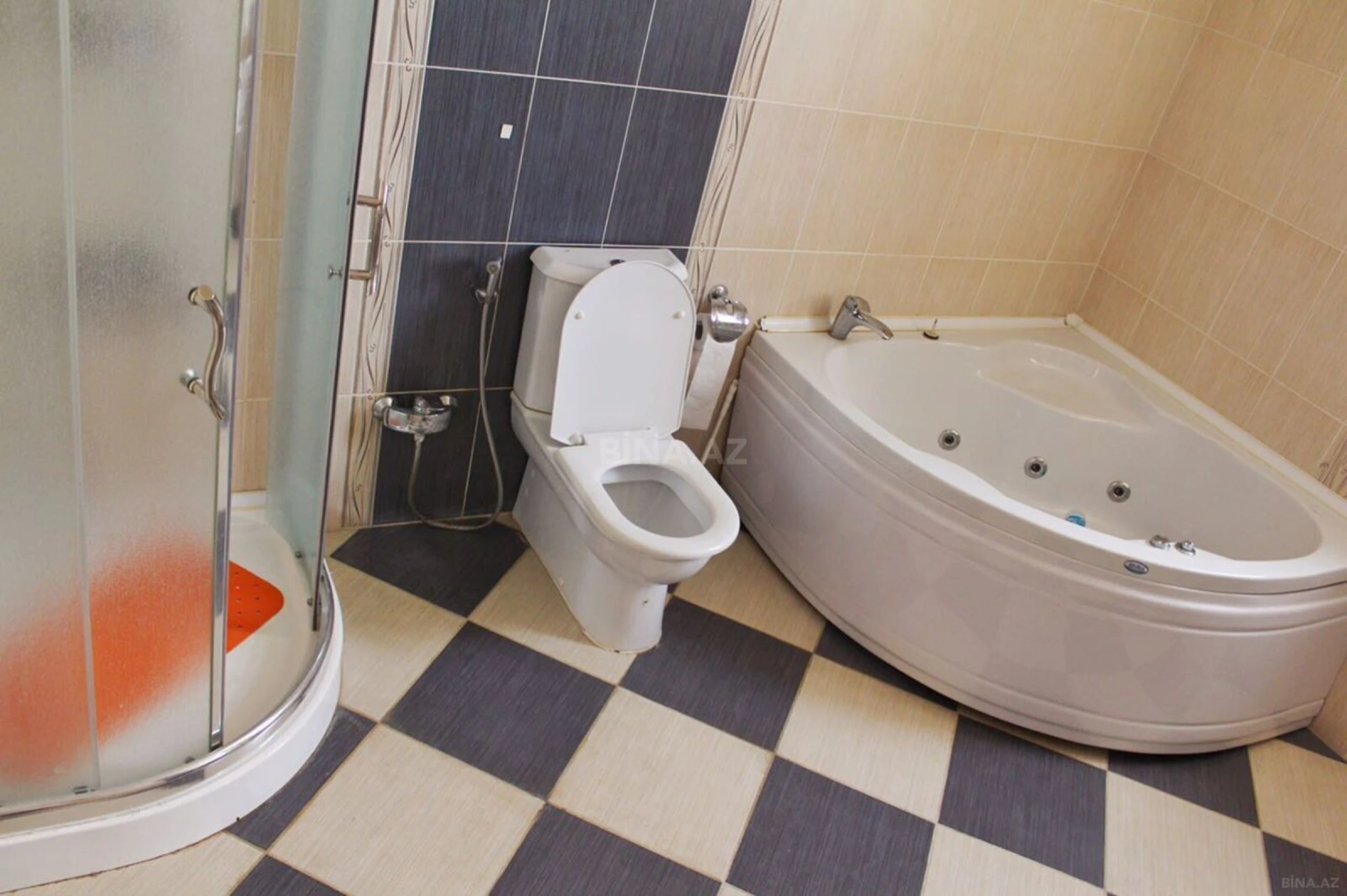 Satılır 8 otaqlı həyət evi 400 m²