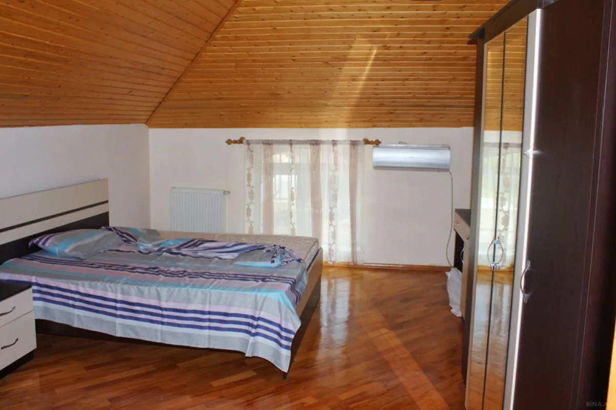 Satılır 8 otaqlı həyət evi 400 m²