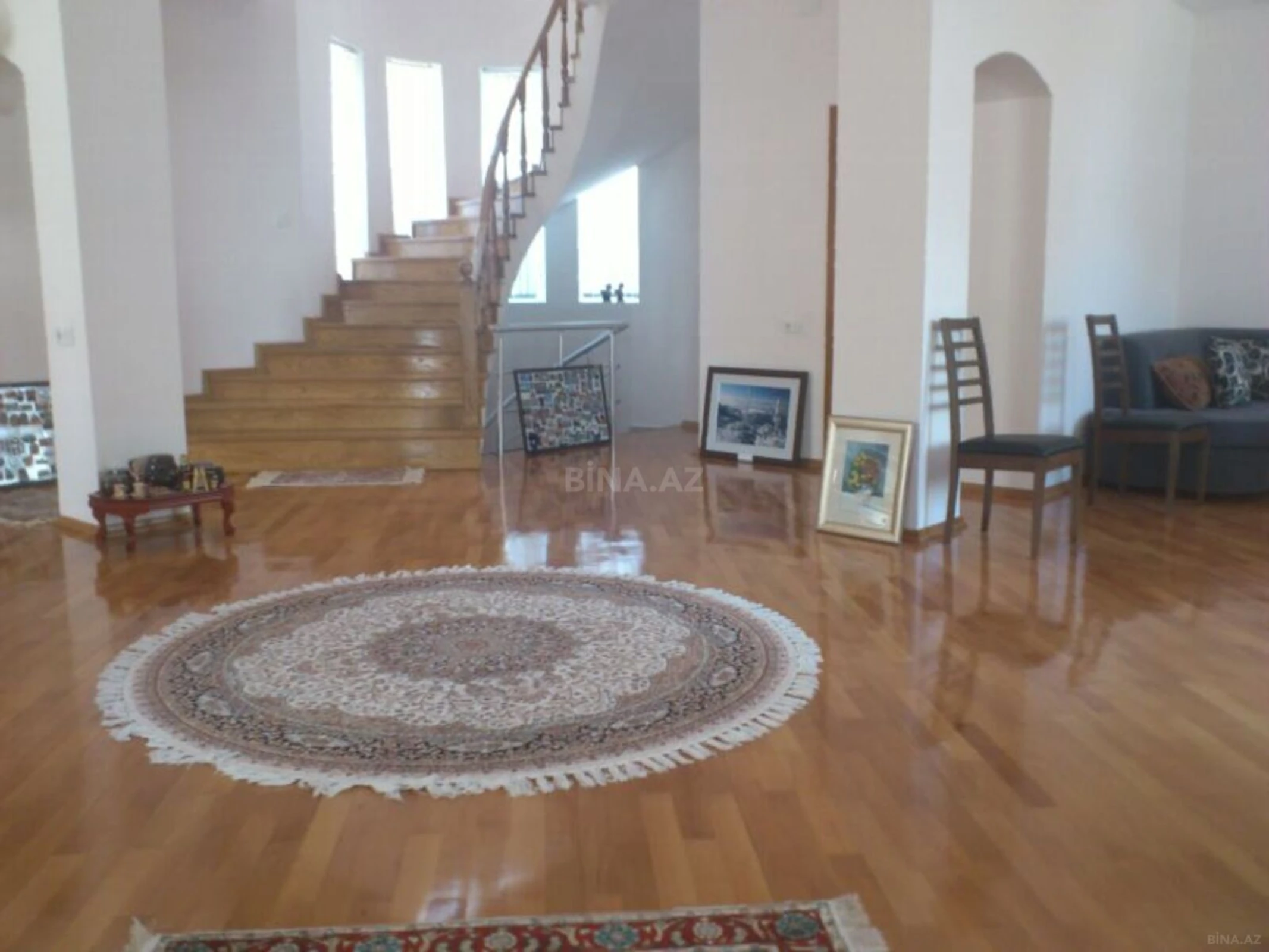 Satılır 8 otaqlı həyət evi 400 m²