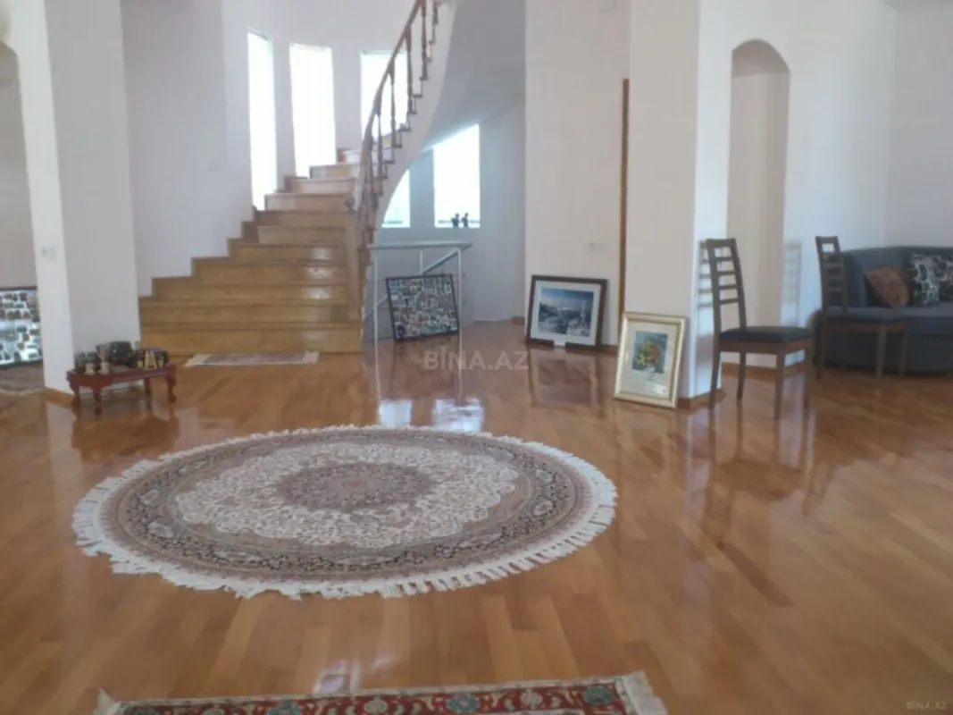Satılır 8 otaqlı həyət evi 400 m²