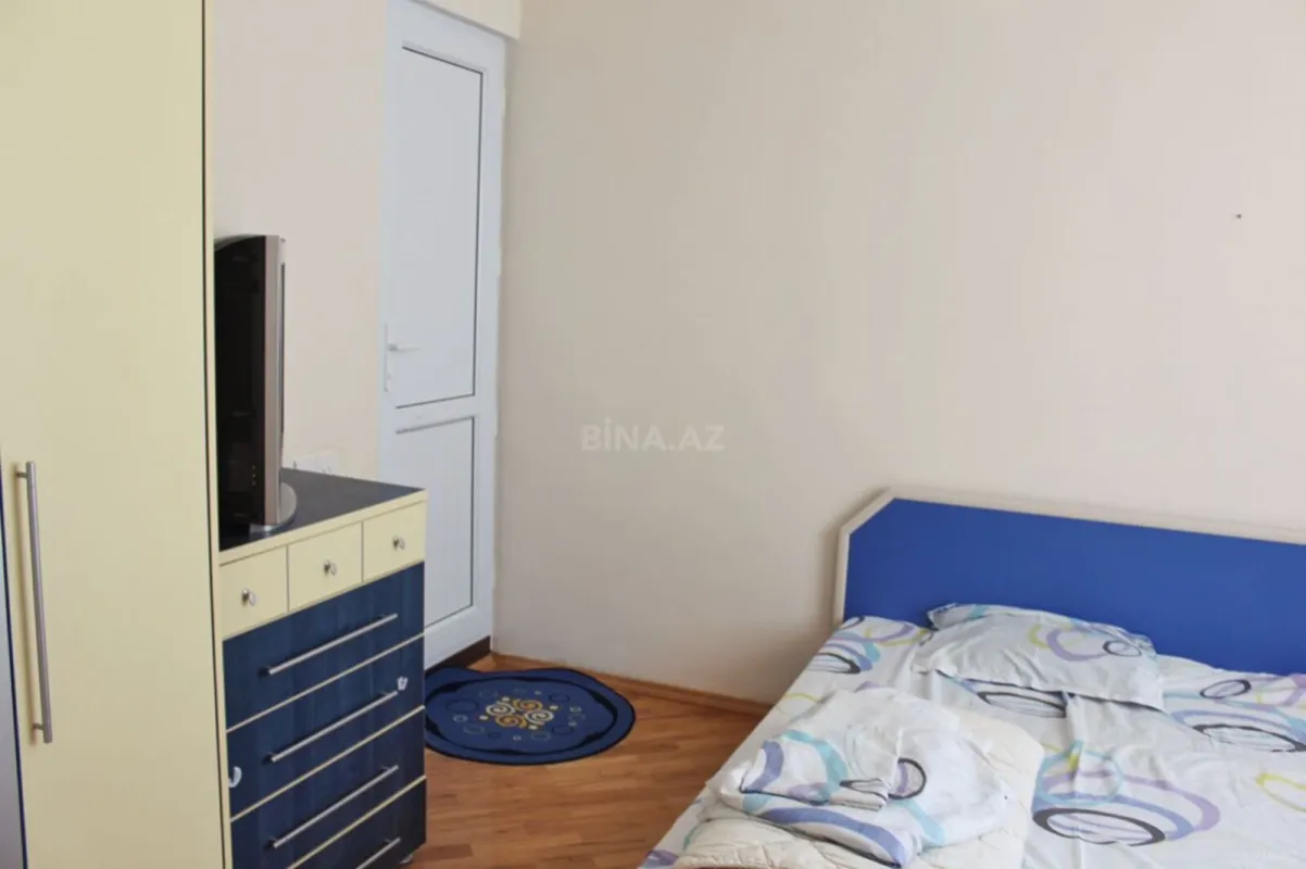 Satılır 8 otaqlı həyət evi 400 m²