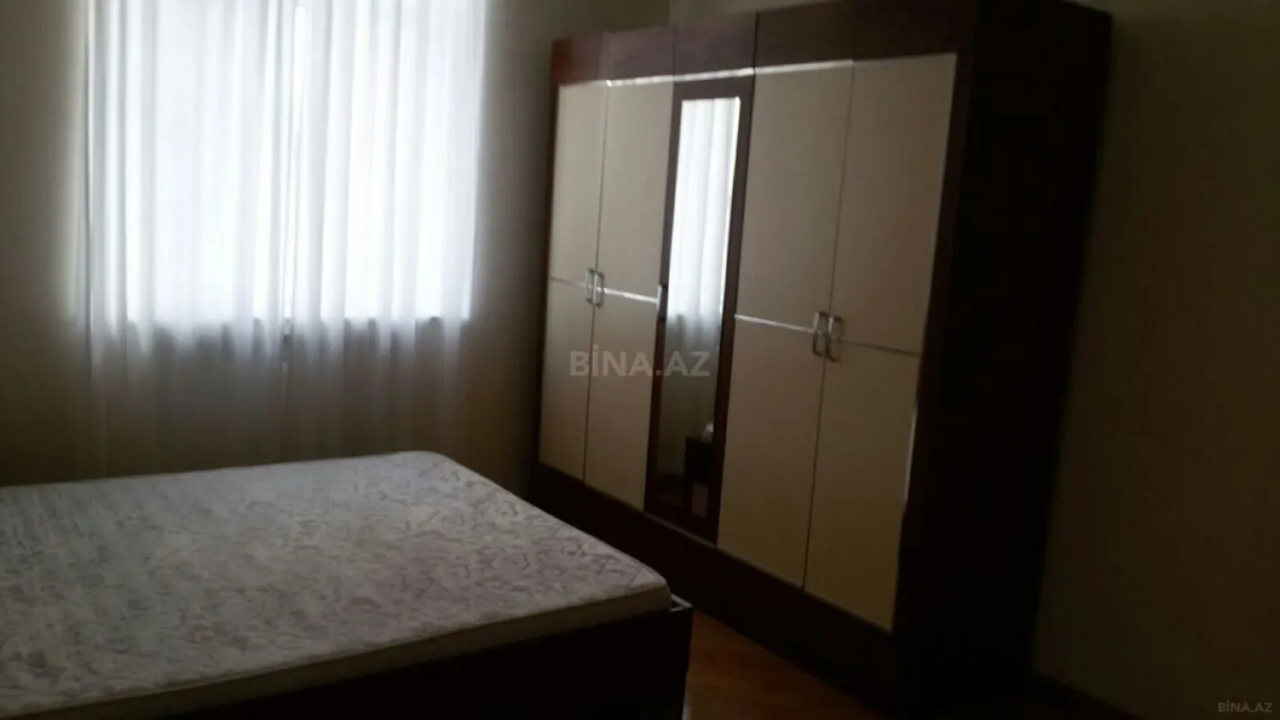 Satılır 8 otaqlı həyət evi 400 m²