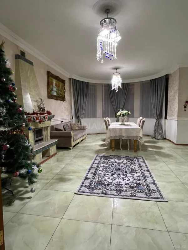 Satılır 8 otaqlı həyət evi 700 m²