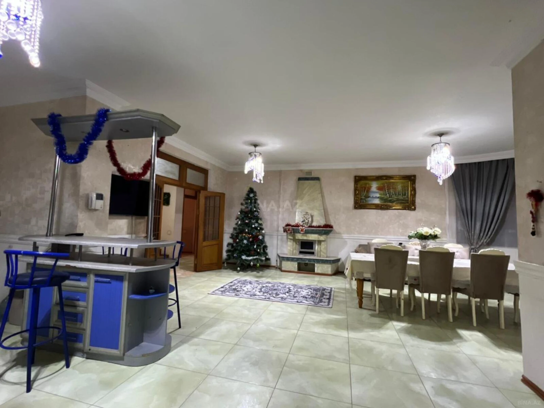 Satılır 8 otaqlı həyət evi 700 m²