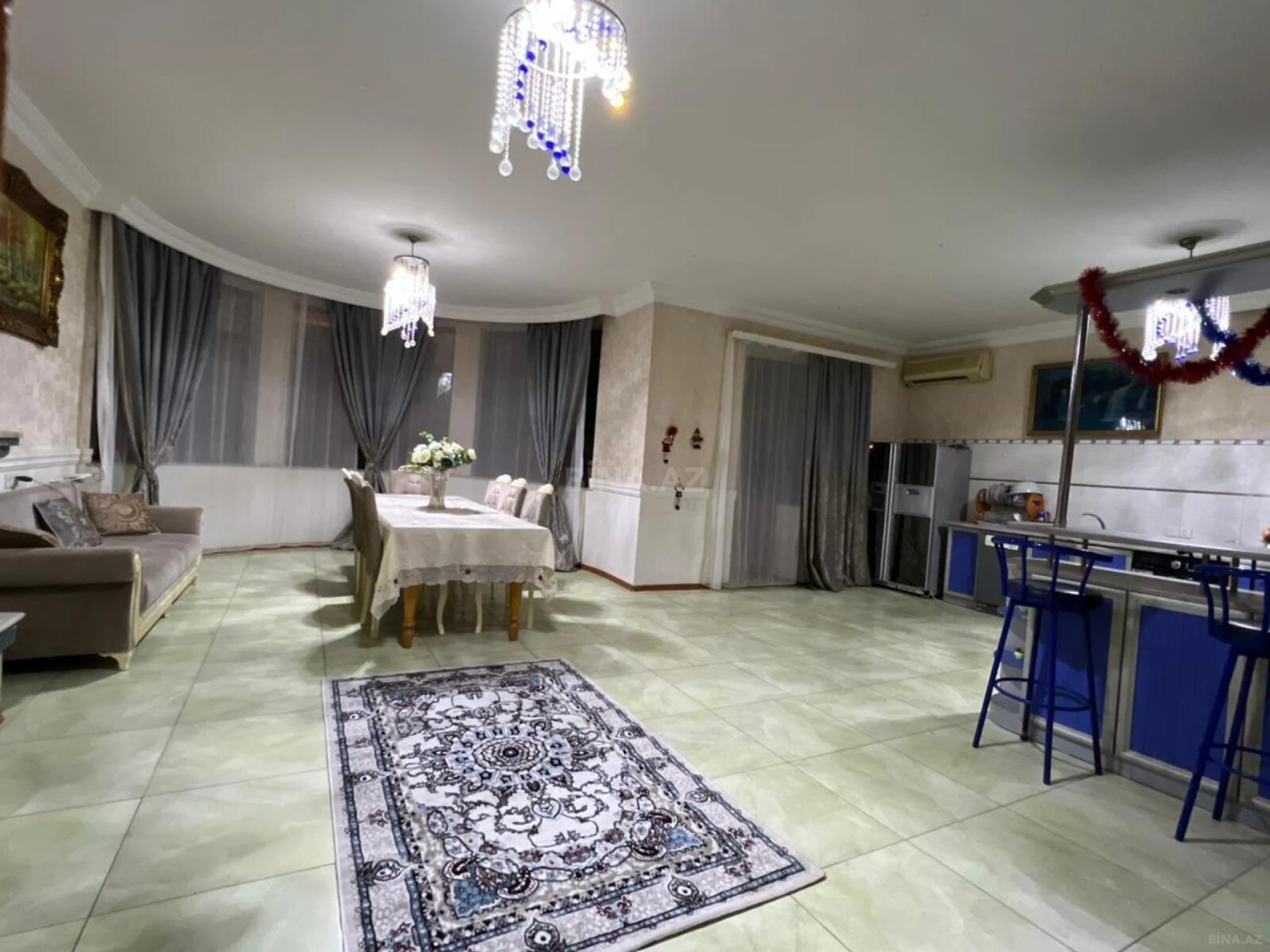 Satılır 8 otaqlı həyət evi 700 m²