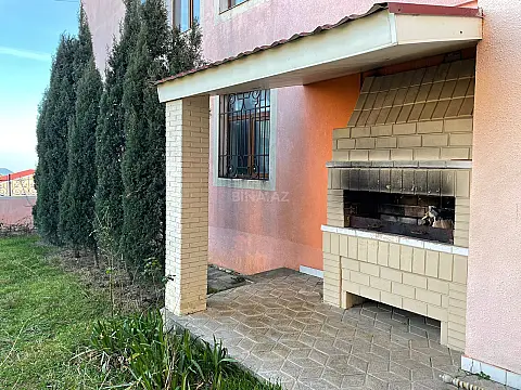 Satılır 8 otaqlı həyət evi 700 m²