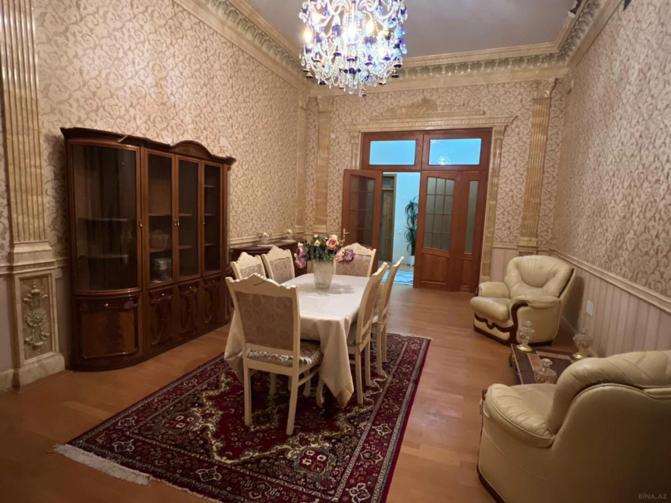 Satılır 8 otaqlı həyət evi 700 m²