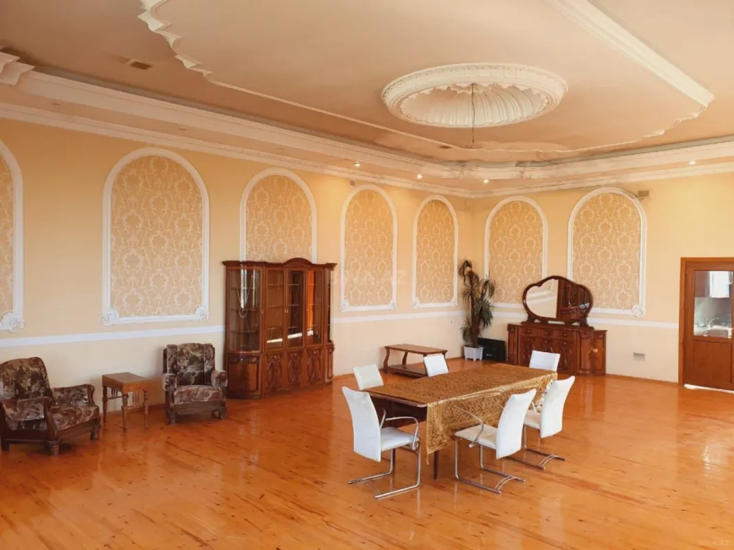 Satılır 8 otaqlı həyət evi 700 m²