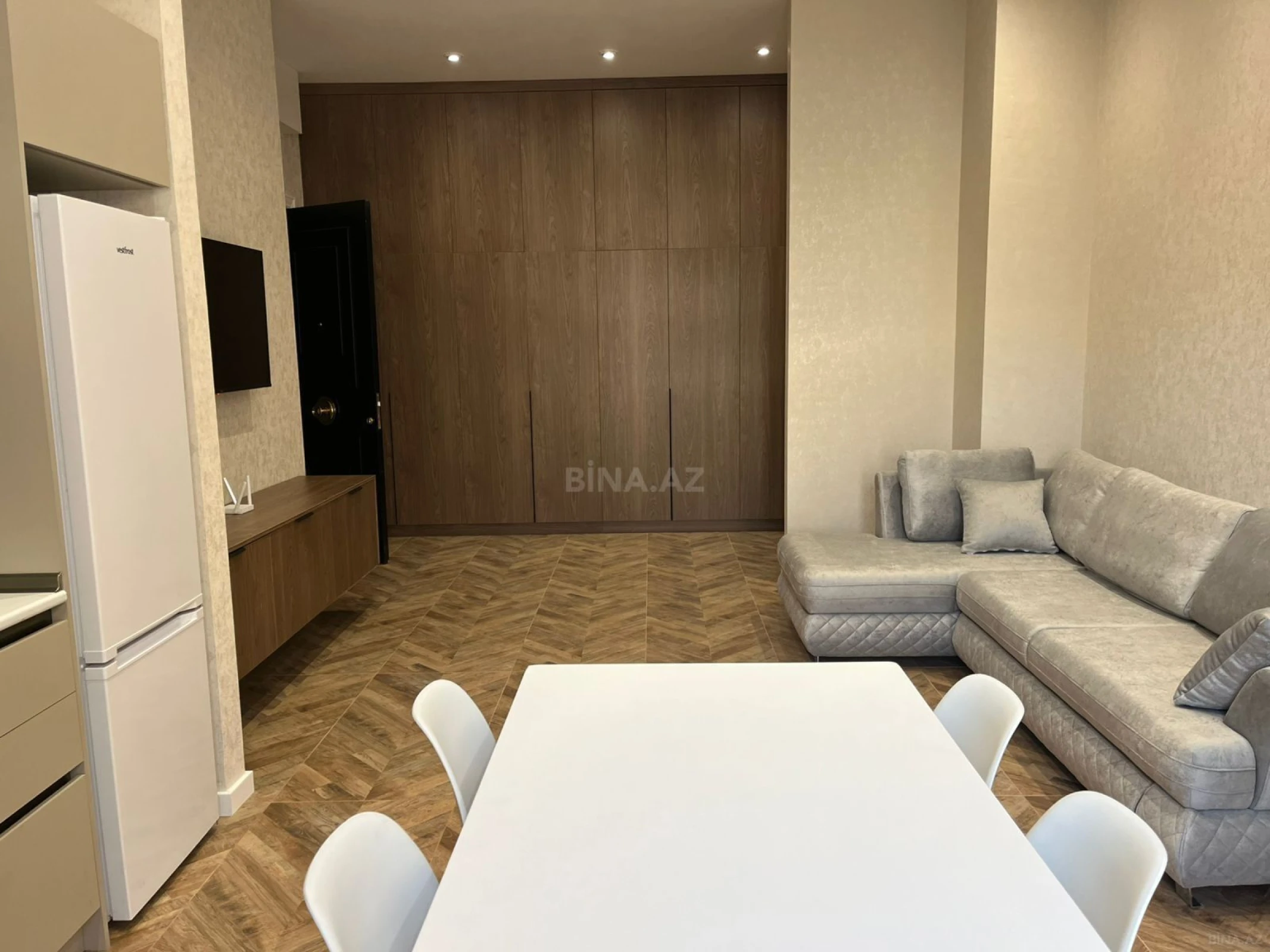 Kirayə verilir 2 otaqlı mənzil 65 m²