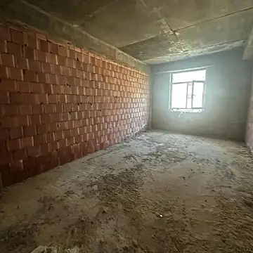 Satılır 2 otaqlı mənzil 83 m²