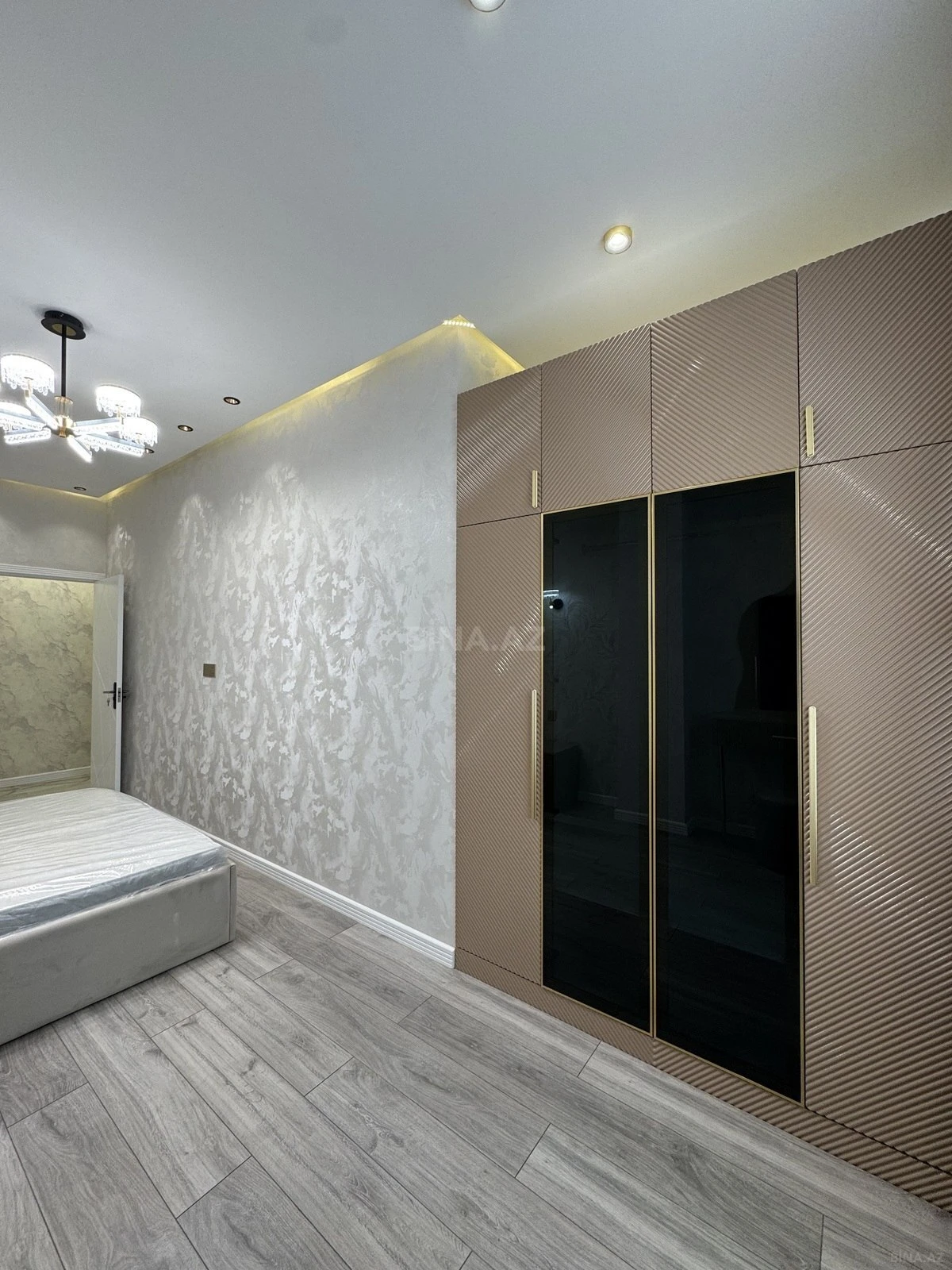 Satılır 2 otaqlı mənzil 78 m²