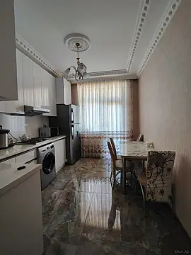 Satılır 4 otaqlı mənzil 150 m²