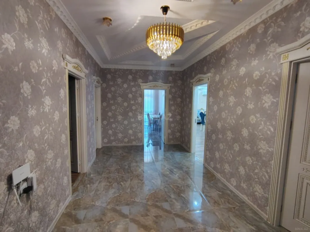 Satılır 4 otaqlı mənzil 150 m²