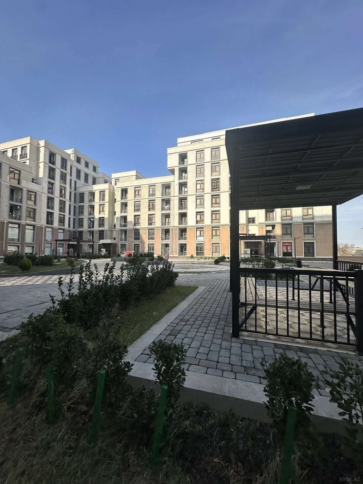 Satılır 2 otaqlı mənzil 118.5 m²