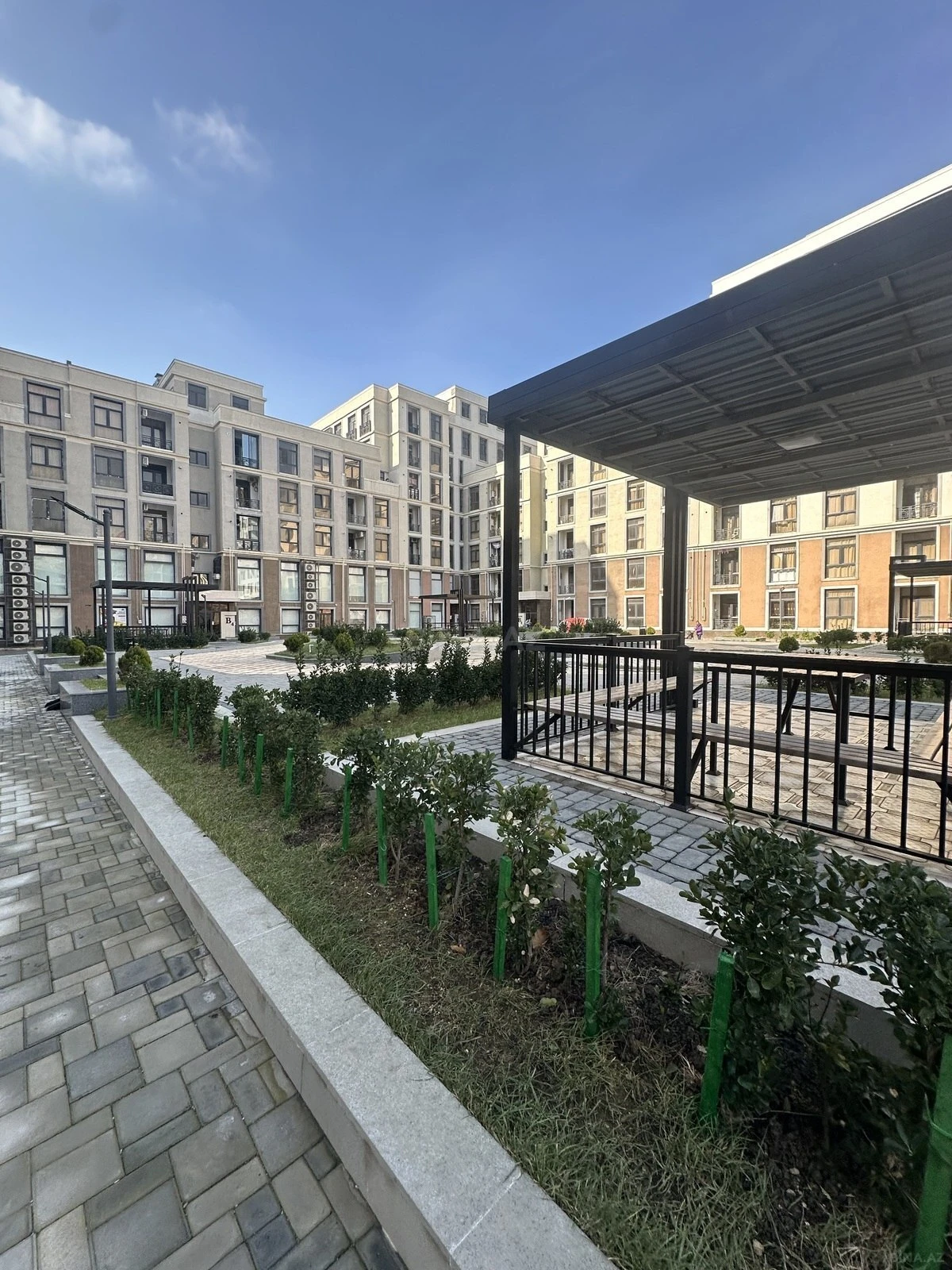 Satılır 2 otaqlı mənzil 118.5 m²