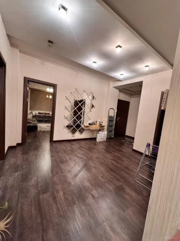 Satılır 3 otaqlı mənzil 140 m²