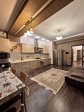 Satılır 3 otaqlı mənzil 140 m²