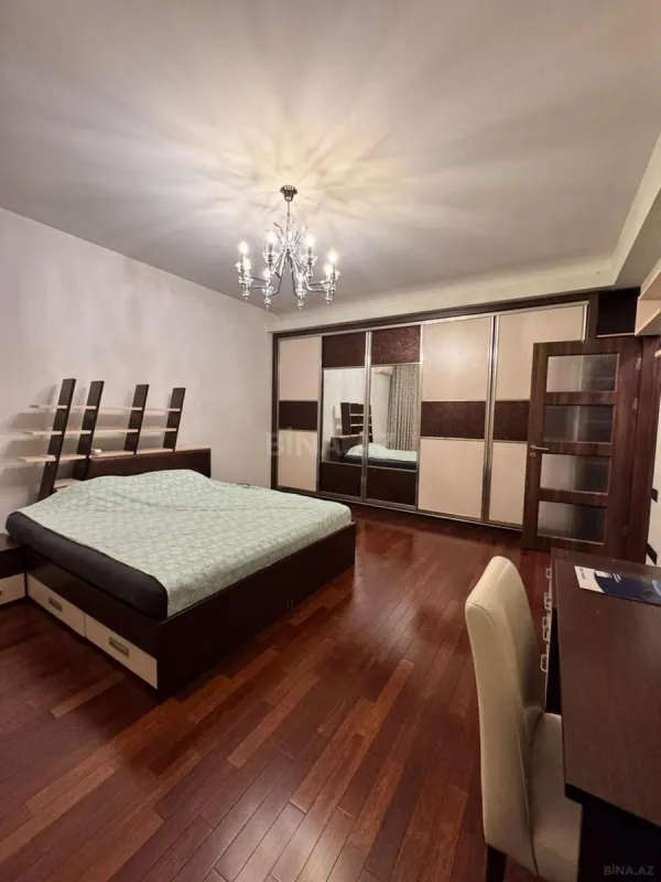 Satılır 3 otaqlı mənzil 140 m²