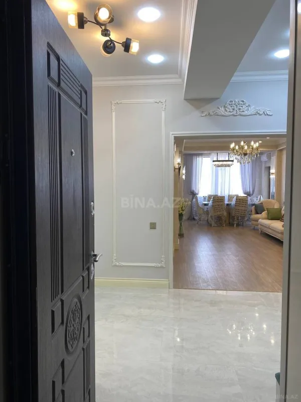 Satılır 3 otaqlı mənzil 115 m²