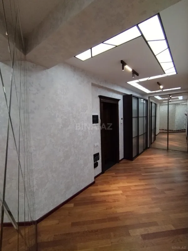 Satılır 3 otaqlı mənzil 129 m²