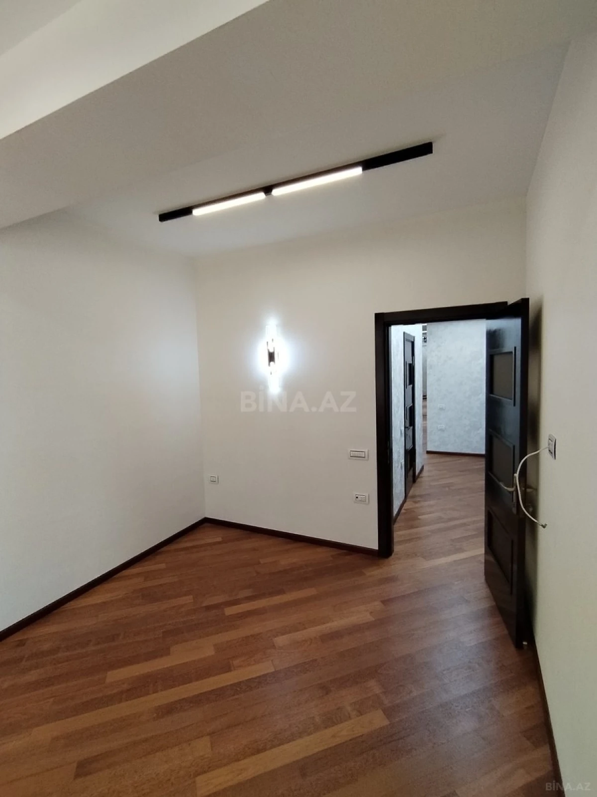 Satılır 3 otaqlı mənzil 129 m²