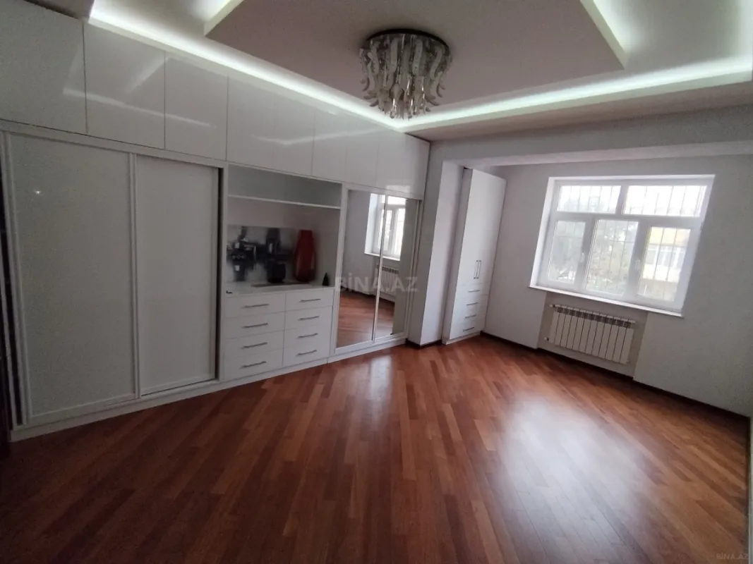 Satılır 3 otaqlı mənzil 129 m²