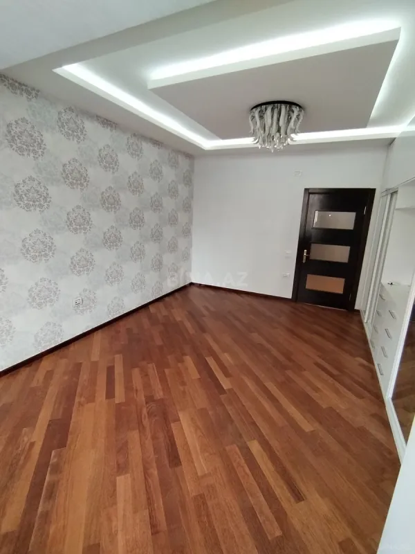 Satılır 3 otaqlı mənzil 129 m²