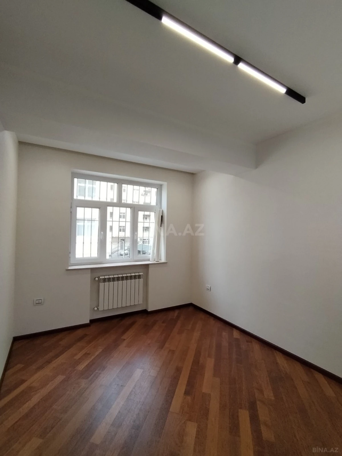 Satılır 3 otaqlı mənzil 129 m²