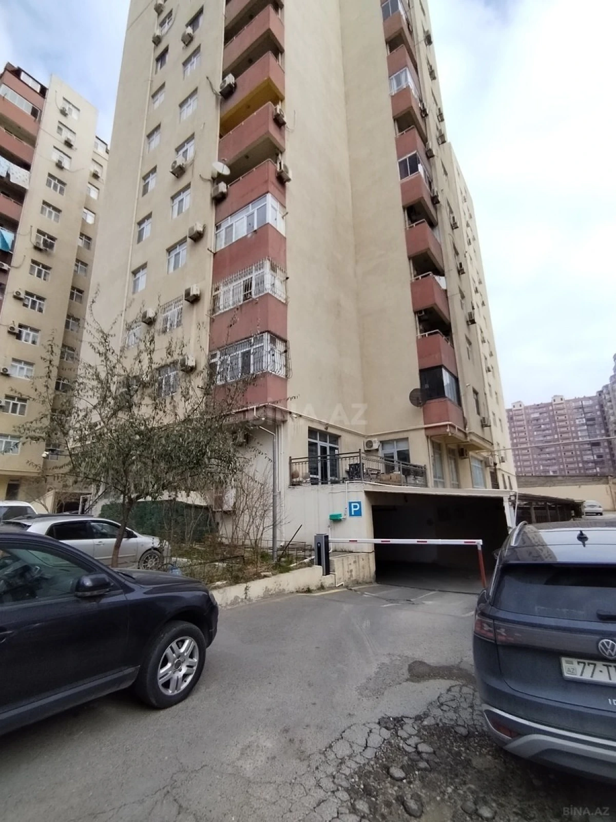 Satılır 3 otaqlı mənzil 129 m²